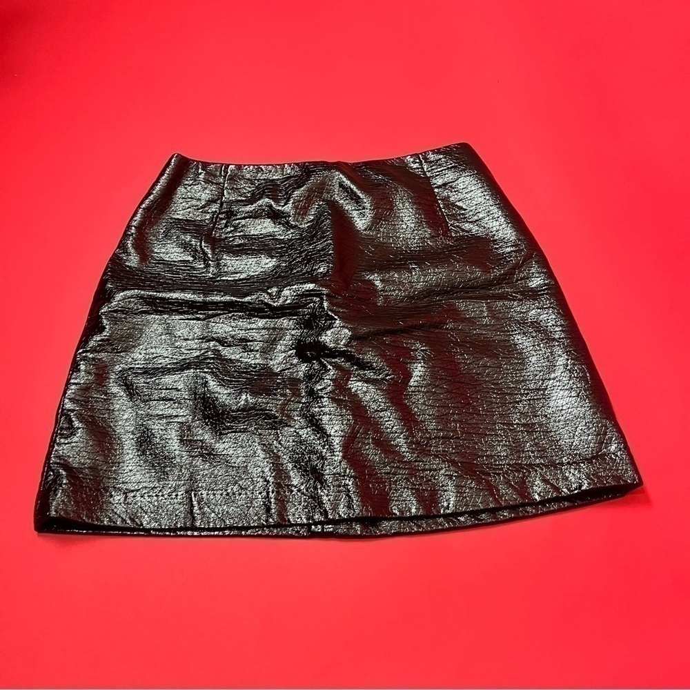 Faux leather mini skirt 🖤🤍